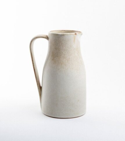 Jarra de cerámica beis mate