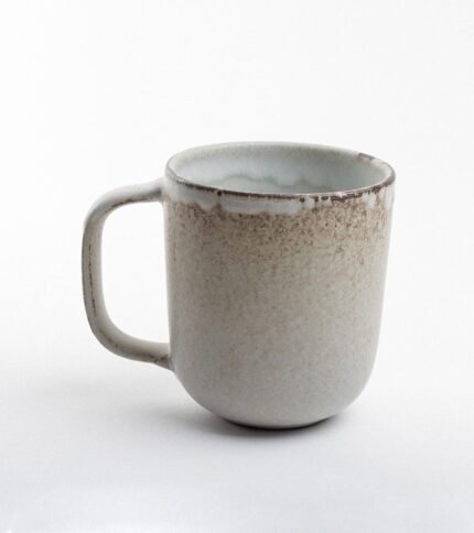 Taza de ceramica gris