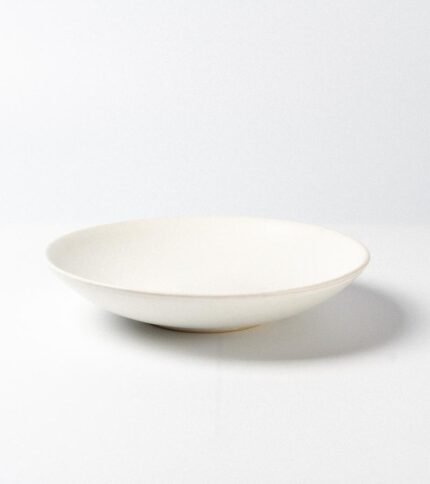 Plano llano hondo de cerámica blanco