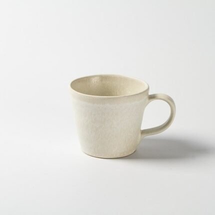 Taza de ceramica blanca