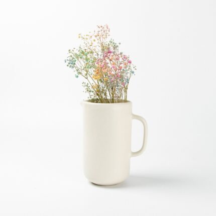 Jarra de cerámica blanca